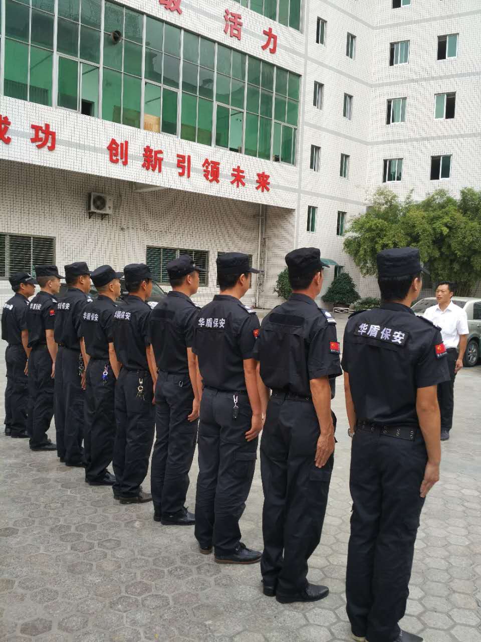 �������8